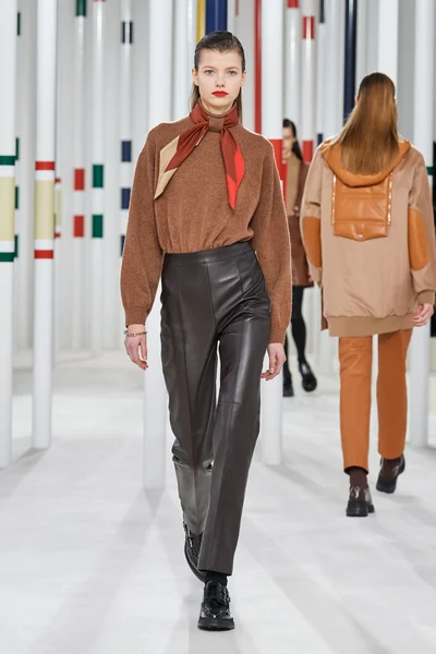 Look 43
